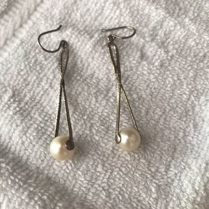 Pearl drop earrings